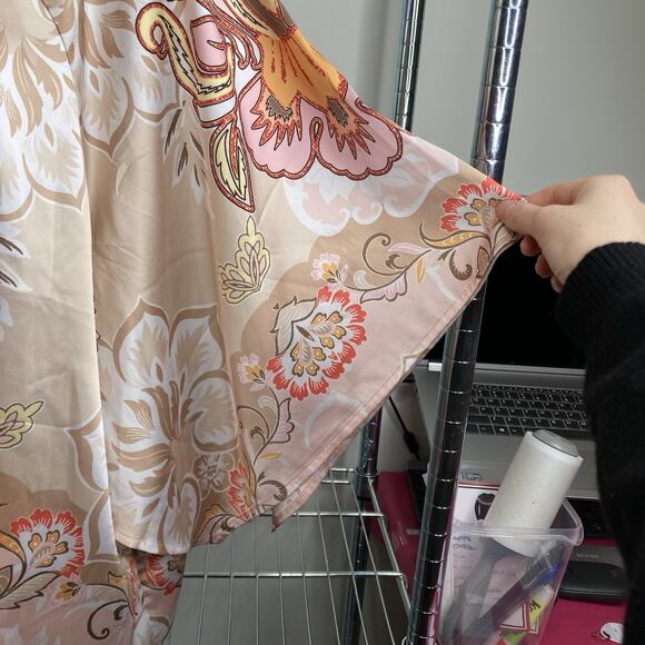 Chico's Women's Beige Satin Floral‎ Keyhole Neck Blouse Size 14 Asian Vibes Boho - Picture 8 of 10